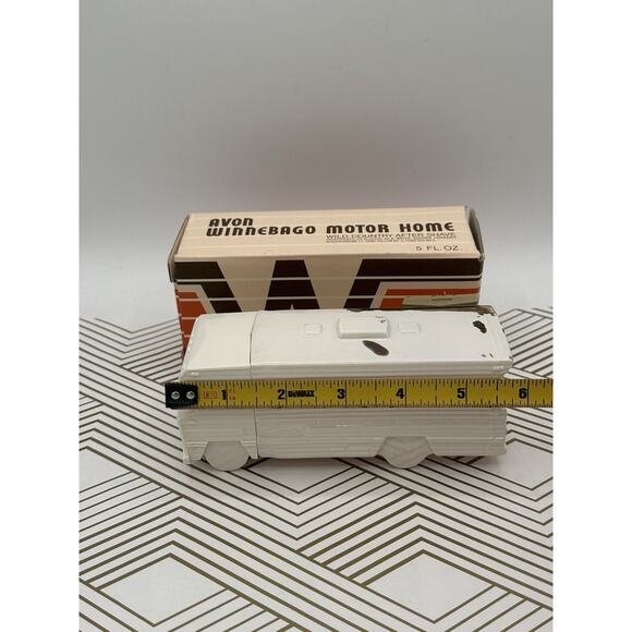 Vintage Avon Winnebago RV Motor Home After Shave with Original Box And Stickers - Picture 5 of 5